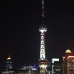 Oriental Pearl Tower bei Nacht