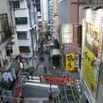 Gasse und rechts sind die Central Midlevels Escalator zu sehen