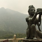 Figuren unterhalb des Buddhas
