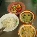 green curry und chicken in coconut milk soup