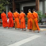 Mönche bei der Morgenzeremonie in Luang Prabang